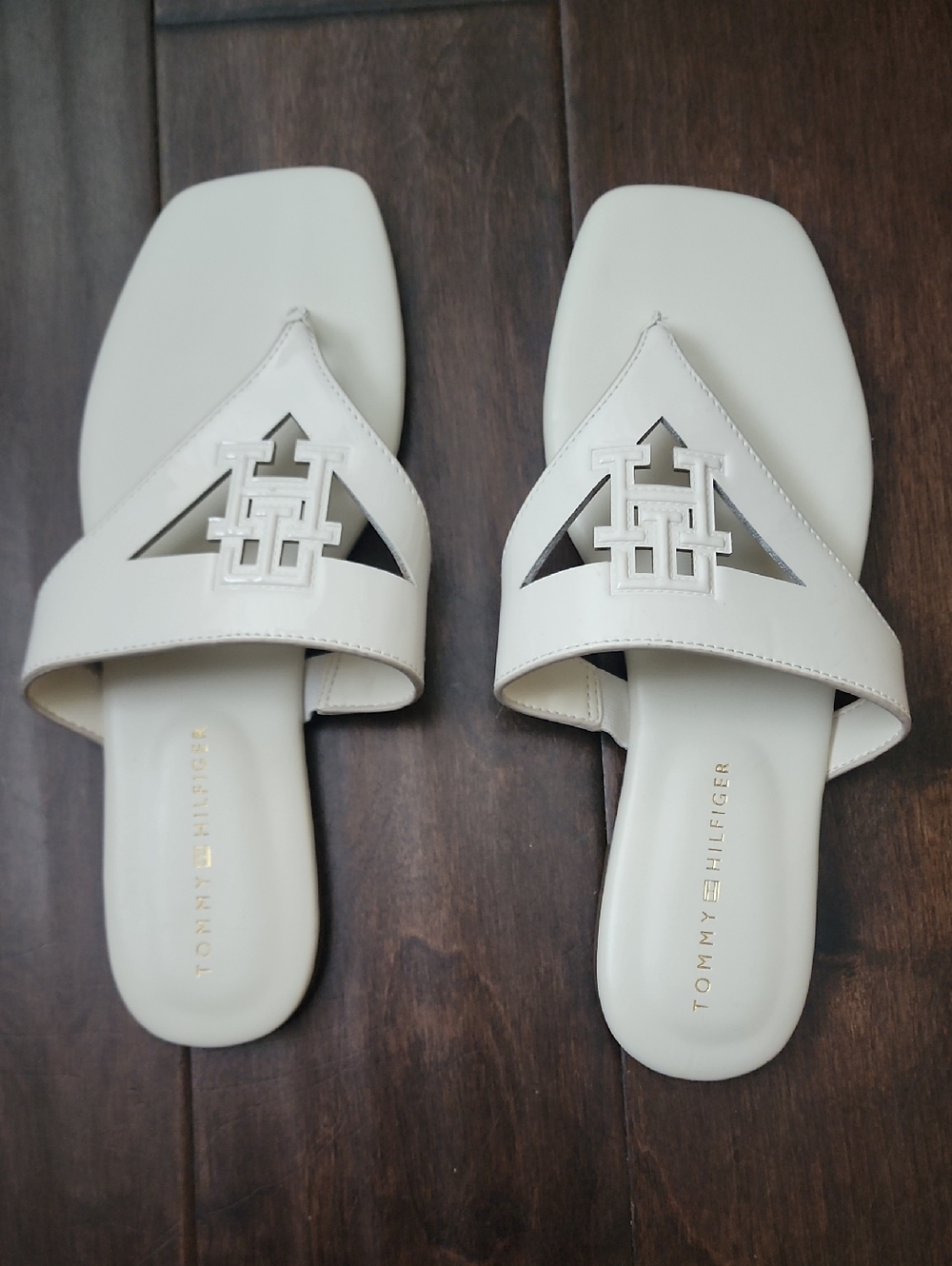 New Tommy Hilfiger Tremmy Cream Patent Thong Slide Logo Flat Sandals, Sz. 9M